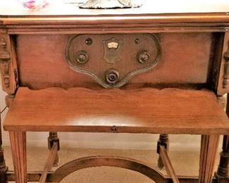 Vintage table with encased radio. Atwater Kent Radio
