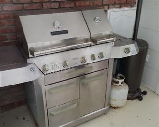 Very nice stainless grill. 