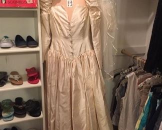 Lovely wedding dress, veil & pillow