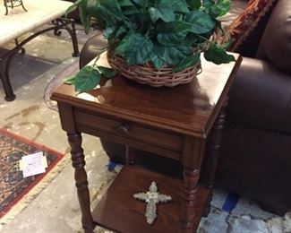 Small side table w/drawer