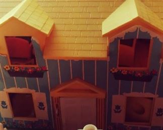 Fisher Price Family Play House / 1960s / 1970s Kids Toys