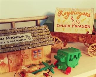 Roy Rogers Double R Bar Ranch & Chuck Wagon Metal Old Toys - Rare