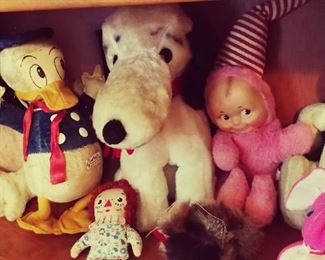 Vintage Stuffed Animals: Snoopy, Daffy Duck, Dolls, Bears, More 