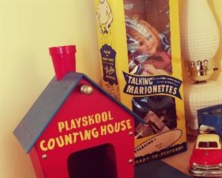 Playskool Counting House Vintage Learning Toy Numbers / Talking Marionettes Doll in Box
