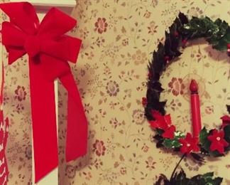 1960s Lighted Christmas Lamp Post, Lighted Vintage Holiday Wreaths, Wreath 