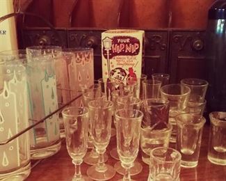 Vintage Glass Tumblers in Wire Carrier/ Shot Glasses / Apparatif Glasses / Vintage Cocktail Shaker