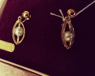 Gold Pearl Earrings / Jewelry 