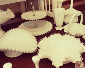 White Hobnail Glass / Milkglass