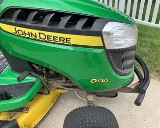John Deere Riding Lawn Mower D130