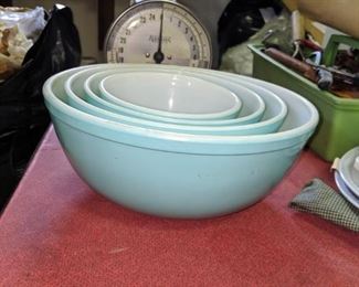 Vtg pyrex turquoise nesting/mixing bowl set
