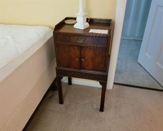 Nice end table for small spaces only 16” wide 