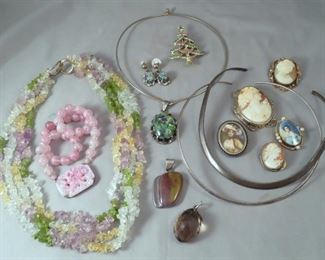 NICE SELECTION OF ANTIQUE AND VINTAGE CAMEOS, STERLING SILVER AND SEMI-PRECIOUS STONE PENDANTS AND NECKLACES