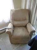 A beautiful nearly new lift chair!!
