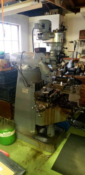 Bridgeport milling machine with j head 1hp moter,4speed 240 vac with  x axis power feed 
3phase converter 
