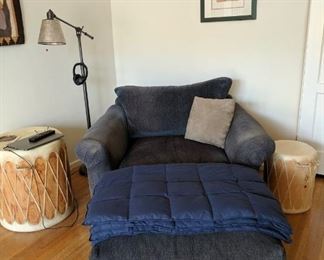 GREEN CHAIR & OTTOMAN  w/cushion