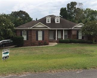 Three bedroom house with loft and open living floor plan and garage. On a mountain top with beautiful lakeview. Thornton Properties