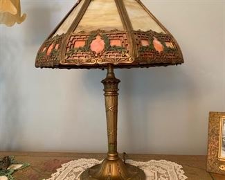 Beautiful vintage Tiffany style lamp