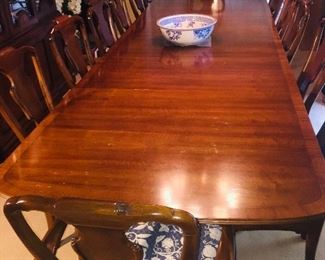 Henredon dining table with 10 chairs