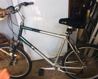 Men’s Trek bike