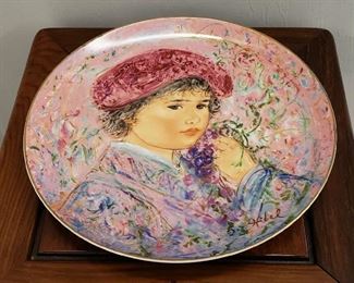  Edna Hibel 'Le Marquis Maurice Pierre' " Plate