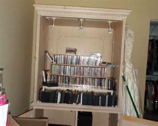 DVDS, CDS, TELEVISION ARMOIRE