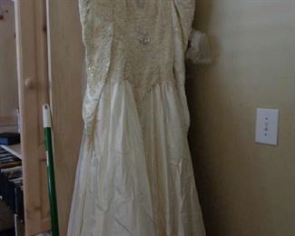 WEDDING DRESS
