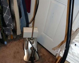 CLOTHES STEAMER