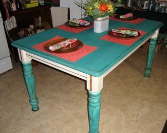 ADORABLE COTTAGE CHIC KITCHEN/DINING TABLE