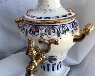 Russian Gjel Porcelain Sculpture 'Samovar' 2 pieces
