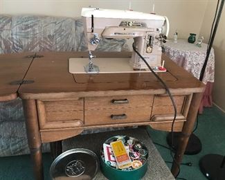 Sewing machine. Singer sewing machine slant-o-matic 403 special. Manual included. Very good condition. Original Owner.
