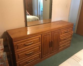 Dresser. Mirror.
