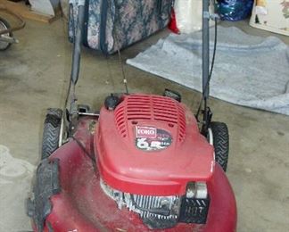 Toro 6.5HP 22 inch Mulching Lawnmower, working