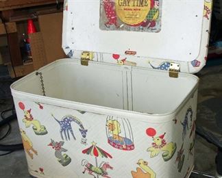 Pearl-Wick "Gay Time" Old-Time Toy Chest