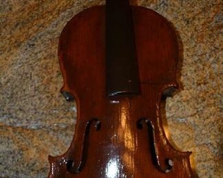 1734 ANTONIUS STRADIVARIUS VIOLIN. It is 284 yrs. old and needs restoration. Stradivari died in 1737. His string instruments were made in the 1600s and 1700s in Cremona, Italy and are widely considered to be of the best quality.