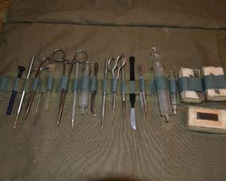 WWII US ARMY COMPLETE FIELD MEDICAL KIT.  