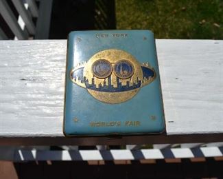 1932 NEW YORK WORLDS FAIR CIGARETTE CASE WALLET, GOLD PLATED & MINT CONDITION. 