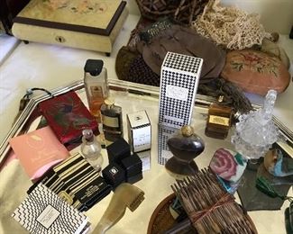 Very large collection of old Asian combs, vintage perfumes