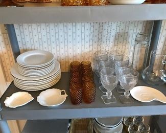 White new plates, amber honob, antique pattern goblets