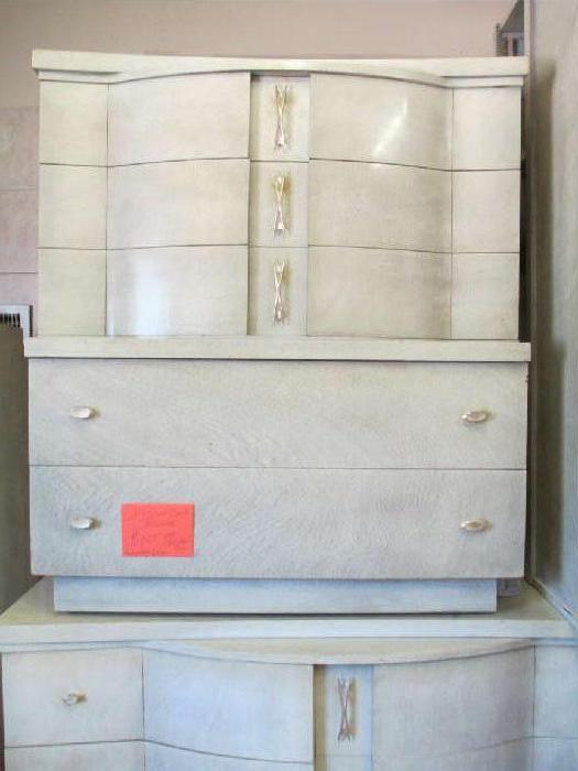 Retro 1950's Blonde Bedroom Set- Substantially Reduced!!!! $125 for the whole set. Includes 2 dressers, mirror and headboard. Very Cool Hardware still in tact.