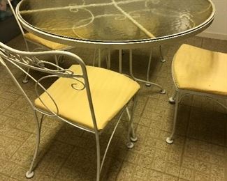 Vintage wrought iron table, 4 chairs