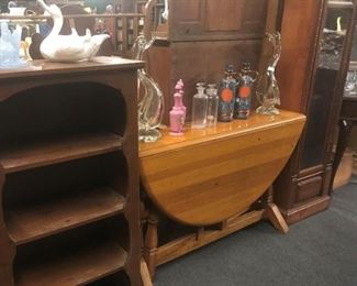 Drop Leaf Round Table / Bookcase