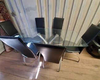 7025: Glass Dinner Table w/ Metal and Stone Base & Six Chairs
Beautiful Thick cut glass table top with metal and granite stone base. Six Leather wrapped chairs