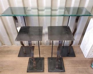 7028: Decorative Metal Pillars, Two Large and Two Small with Large Glass top
Decorative Metal Pillars, Two Large and Two Small with Large Glass top