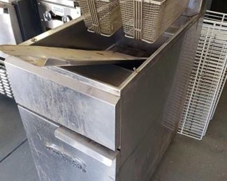 6955: Imperial Model IFS-40 Deep Fryer WORKS GREAT!!!
Featured here is the Imperial IFS-40-OP open pot fryer with 40 pound oil capacity and a large 14X14” frying area. Ceramic plates are located outside the frypot are flame heated, rapidly heating oil inside for consistent temps and quick recover between food loads. Has snap-action thermostat between 200-400deg. Works great! Measures approximately 41.5" x 16" x 31"