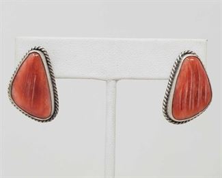 164: Beautiful Native American Spiny Oyster Sterling Silver Studs!! Artist Marked
Beautiful Native American Spiny Oyster Sterling Silver Studs!! Artist Marked
Weighs approx 8.6g