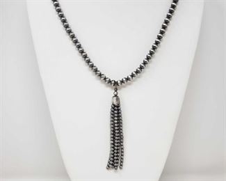 171: Handmade Sterling Silver Native American Pawn Bead Necklace with Tassel
Handmade Sterling Silver Native American Pawn Bead Necklace with Tassel
Weighs approx 43g Measures approx 26"