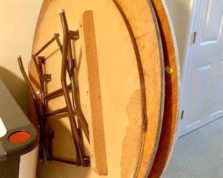 Round folding event tables