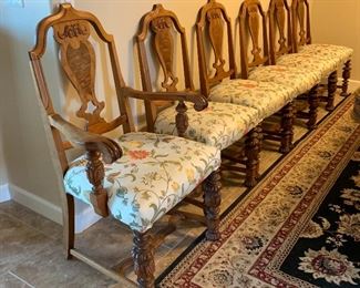 Antique Carved Wood  Dining Table w/ 6 chairs	31x45x62-79-90	HxWxD
