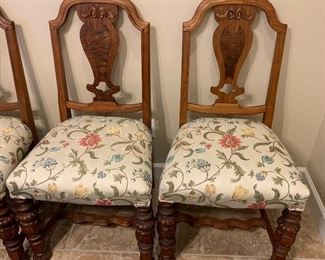 Antique Carved Wood  Dining Table w/ 6 chairs	31x45x62-79-90	HxWxD
