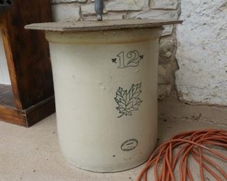 Western Stoneware 12 gallon crock